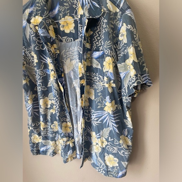 Vintage Hawaiian Beach Vacation Floral Button Down Casual Shirt - Picture 5 of 6